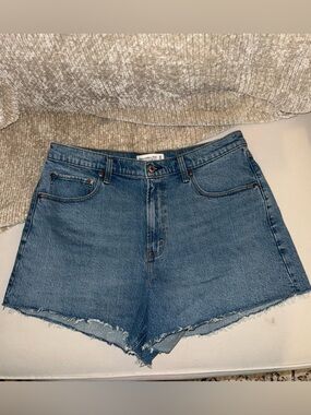 Abercrombie & Fitch 90’s Relaxed Cutoff Shorts High Rise